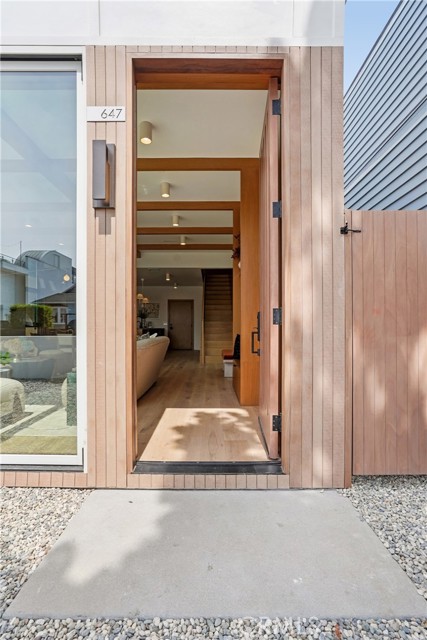 Image 3 of 66 For 647 Navy Street