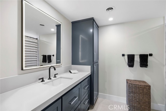 Detail Gallery Image 23 of 36 For 659 Vista Bonita, Newport Beach,  CA 92660 - 2 Beds | 2/1 Baths