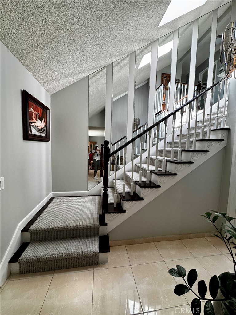 https://media.crmls.org/medias/10c2f7b2-1a70-489c-8679-95fe12154e7e.jpg?preset=X-Large