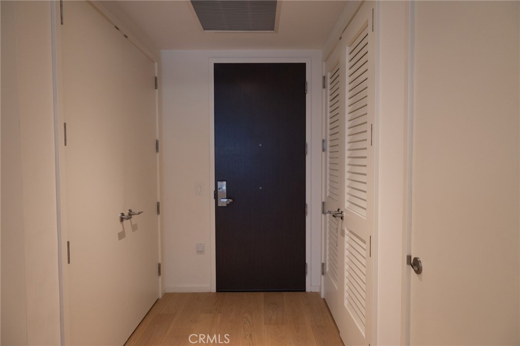 https://media.crmls.org/medias/10c3345b-d69e-41b6-bd7b-67f5365b27a9.jpg?preset=X-Large