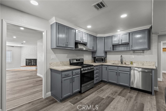 Detail Gallery Image 12 of 33 For 4550 W Avenue L2, Quartz Hill,  CA 93536 - 5 Beds | 3 Baths