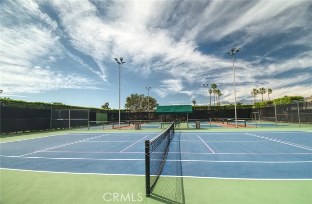 Image 23 of 32 For 9839 9839 Warwick Dr