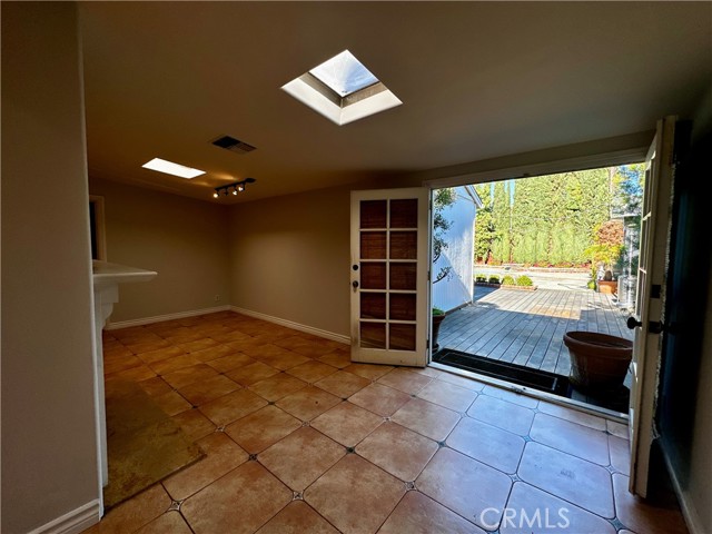 Detail Gallery Image 12 of 36 For 11741 Otsego St, Valley Village,  CA 91607 - 4 Beds | 2/1 Baths