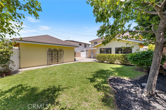 Detail Gallery Image 42 of 49 For 305 Robin Hood Ln, Costa Mesa,  CA 92627 - 5 Beds | 2/2 Baths