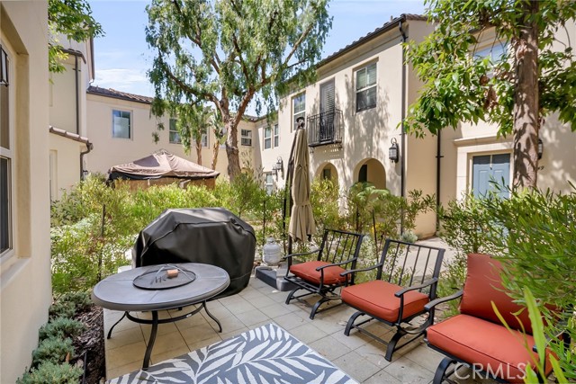 2151 Atlantic Avenue, Long Beach CA: https://media.crmls.org/medias/10c67c53-a2fb-4d84-9395-a74b39dcbb3c.jpg