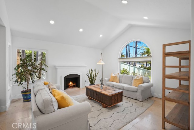 Detail Gallery Image 2 of 20 For 201 La Costa Ct, Costa Mesa,  CA 92627 - 4 Beds | 3 Baths