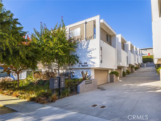 Detail Gallery Image 1 of 33 For 119 E Walnut Ave, El Segundo,  CA 90245 - 3 Beds | 2/1 Baths