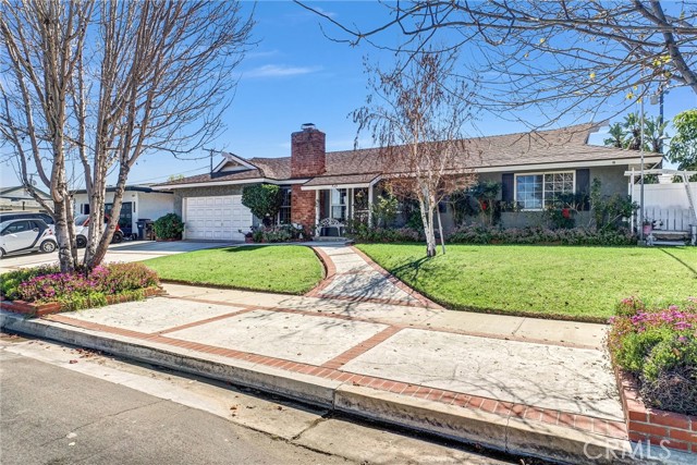 Detail Gallery Image 2 of 34 For 350 E Hacienda, Corona,  CA 92879 - 3 Beds | 2/1 Baths