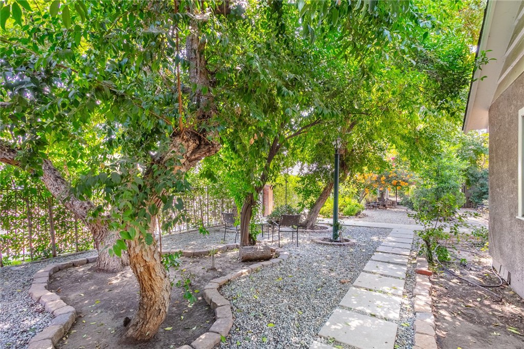 https://media.crmls.org/medias/10c9c837-0a64-4cf9-b798-0806f8911605.jpg?preset=X-Large