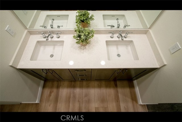 2850 Wagon Wheel Rd, Oxnard CA: https://media.crmls.org/medias/10ca10ab-997b-428a-a9bf-f7d3bafedc67.jpg