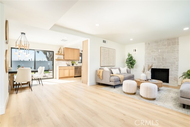 Detail Gallery Image 7 of 36 For 8342 Friesland Dr, Huntington Beach,  CA 92647 - 3 Beds | 2 Baths