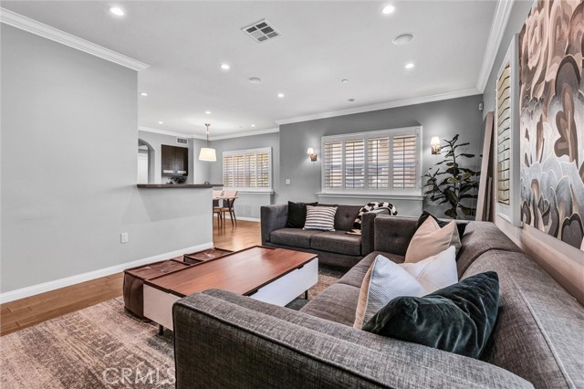 Detail Gallery Image 10 of 25 For 480 S Los Robles Ave #3,  Pasadena,  CA 91101 - 3 Beds | 3/1 Baths
