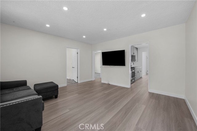 Detail Gallery Image 4 of 43 For 10117 Sharp Ave, Arleta,  CA 91331 - 4 Beds | 2/1 Baths
