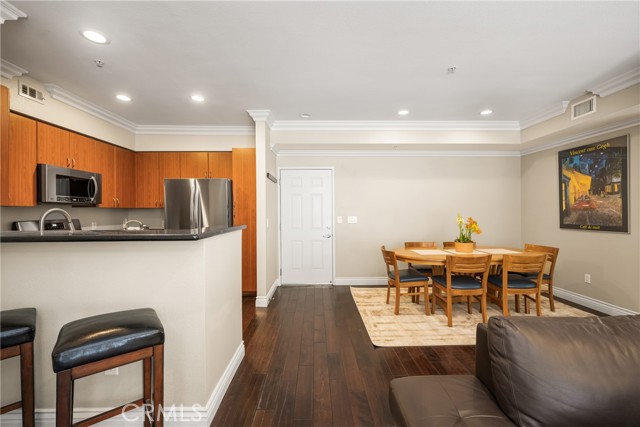 Detail Gallery Image 9 of 30 For 1801 E Katella Ave #2023,  Anaheim,  CA 92805 - 2 Beds | 2 Baths