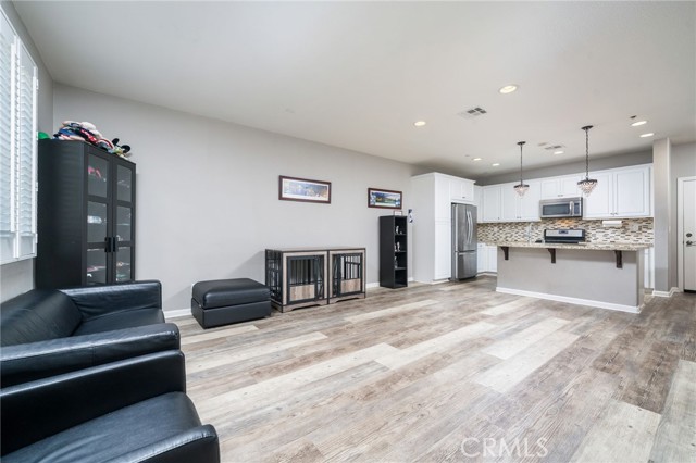 Detail Gallery Image 7 of 29 For 2846 E via Fiano, Ontario,  CA 91764 - 3 Beds | 2/1 Baths