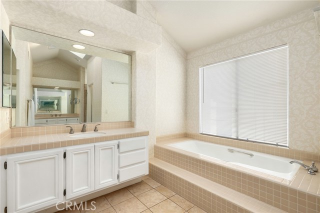 61 Summitcrest, Rancho Santa Margarita CA: https://media.crmls.org/medias/10cc8241-e903-4b4b-8580-0ad6506f8f6f.jpg