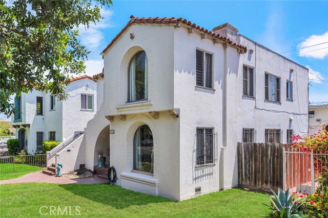 2184 Cedar Avenue, Long Beach CA: https://media.crmls.org/medias/10ccadfa-520a-4ce2-bc76-f1c3eaf72880.jpg