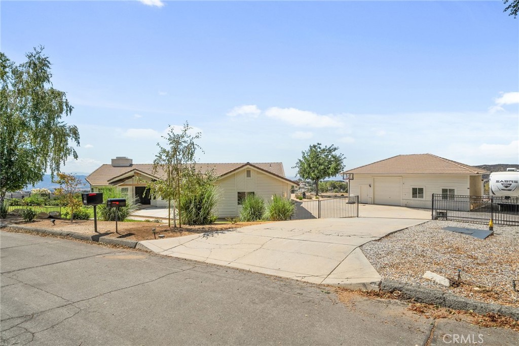 13288 Oak Crest Drive