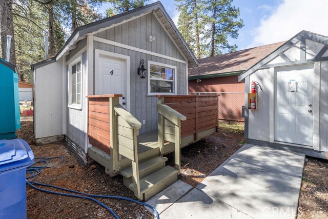528 Cottage Lane, Big Bear Lake CA: https://media.crmls.org/medias/10cf3ad5-0e36-4ba7-a305-56110d323f09.jpg
