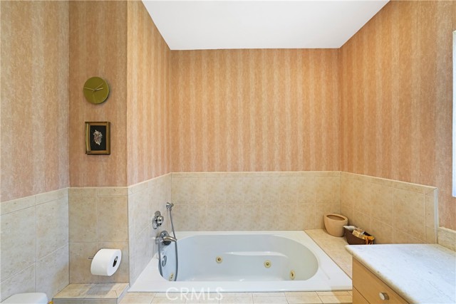 Detail Gallery Image 37 of 56 For 10707 Rochester, Los Angeles,  CA 90024 - 3 Beds | 3 Baths