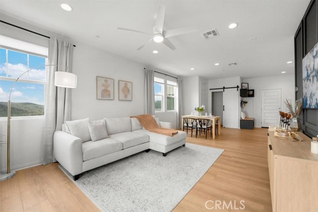 10243 Graphite Street, Spring Valley CA: https://media.crmls.org/medias/10d046a4-24a6-432c-a954-375ccc002541.jpg