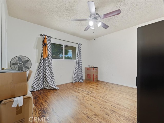 17962 Merrill Avenue, Fontana CA: https://media.crmls.org/medias/10d09387-dc4d-4a5f-9faa-de8558996d74.jpg