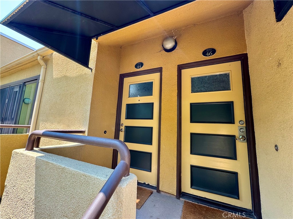 https://media.crmls.org/medias/10d0f9d2-3f73-4cd5-9e89-33e29fecd593.jpg?preset=X-Large