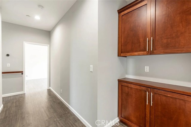 Detail Gallery Image 3 of 5 For 14008 Bessemer St, Van Nuys,  CA 91401 - 3 Beds | 3 Baths