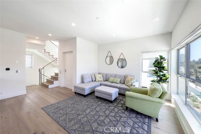 Detail Gallery Image 11 of 25 For 3918 E Coast Highway, Corona Del Mar,  CA 92625 - 3 Beds | 2/1 Baths