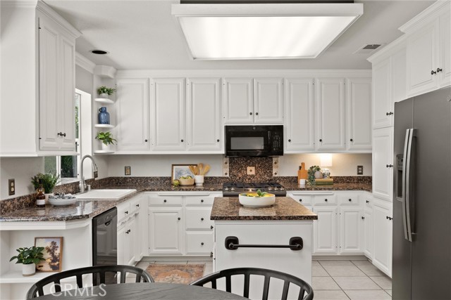 Detail Gallery Image 17 of 42 For 735 Silverado Estates Ct, Chico,  CA 95973 - 4 Beds | 2 Baths