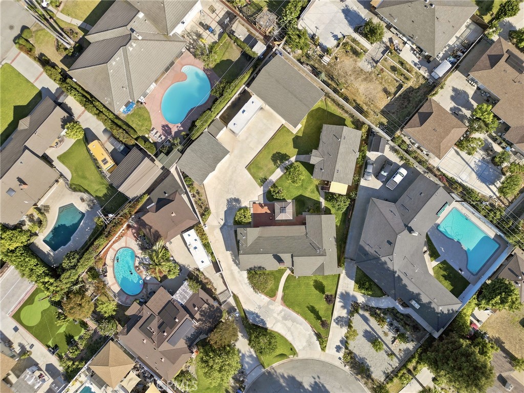https://media.crmls.org/medias/10d2352c-0a5e-4325-9310-eda4f359f667.jpg?preset=X-Large