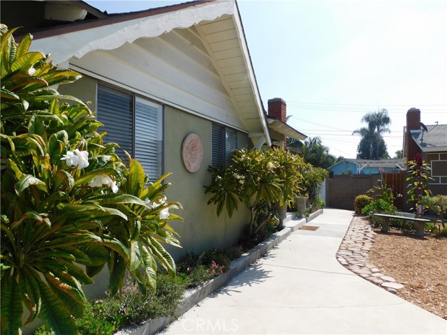 1854 Gaybar Avenue, La Puente CA: https://media.crmls.org/medias/10d2c5df-f04d-4b95-ac8a-3b6e662aa65c.jpg