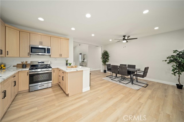 Detail Gallery Image 14 of 37 For 1501 Olga Way, Palm Springs,  CA 92262 - 4 Beds | 2 Baths
