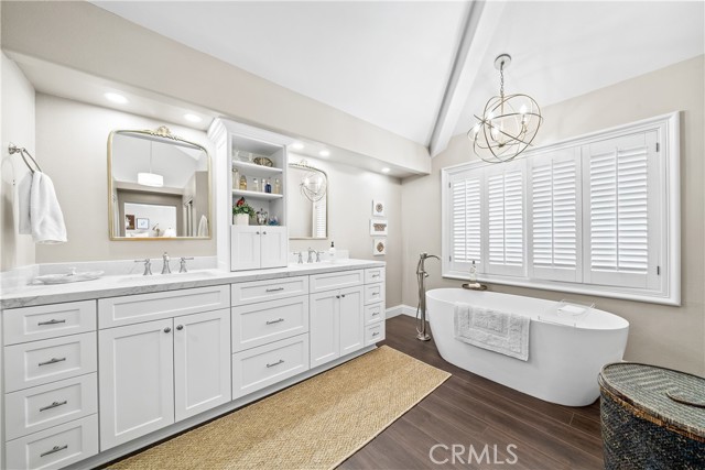 22432 Rosebriar, Mission Viejo CA: https://media.crmls.org/medias/10d37d76-f6c6-46a4-aa4e-b3655e461970.jpg