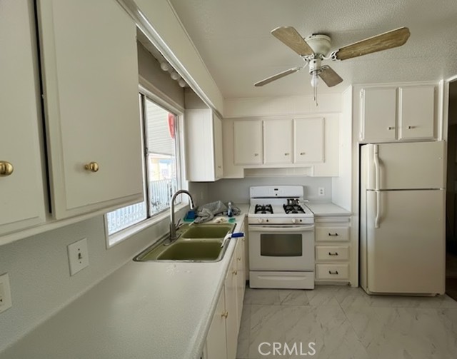 Detail Gallery Image 8 of 27 For 1895 W Devonshire Ave Space 42 #42,  Hemet,  CA 92545 - 2 Beds | 2 Baths