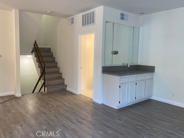 Detail Gallery Image 6 of 22 For 14948 Moorpark St #101,  Sherman Oaks,  CA 91403 - 3 Beds | 3/1 Baths
