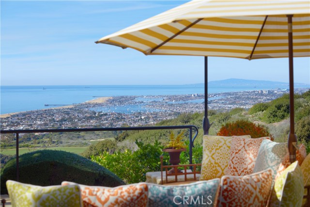 5 Pelican Vista Drive, Newport Coast CA: https://media.crmls.org/medias/10d52c29-66fd-4ac2-ade7-97a545ddbc1c.jpg