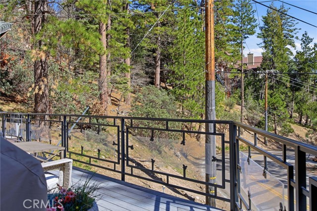 528 Brentwood, Lake Arrowhead CA: https://media.crmls.org/medias/10d53e76-967a-4ba2-ba06-5e86fc80c2c2.jpg