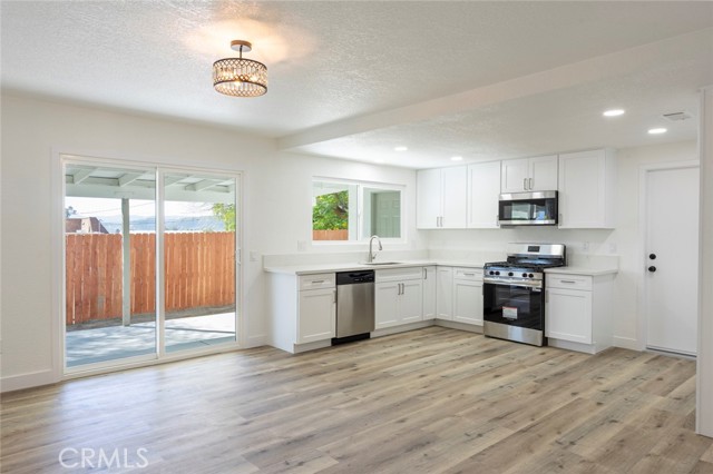 Detail Gallery Image 6 of 16 For 106 N Woodland, Banning,  CA 92220 - 3 Beds | 2 Baths