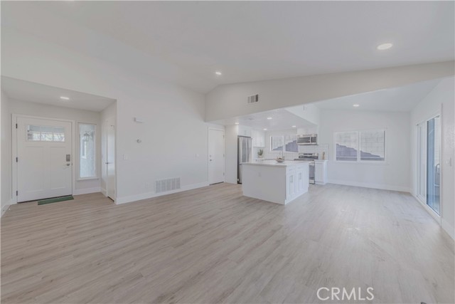 6923 Sundown Drive, Jurupa Valley CA: https://media.crmls.org/medias/10d59e16-60b3-471b-8a70-5443ec61d196.jpg