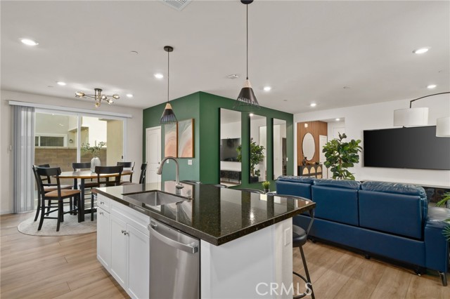 Detail Gallery Image 12 of 31 For 16724 Stags Leap, Fontana,  CA 92336 - 3 Beds | 2/1 Baths