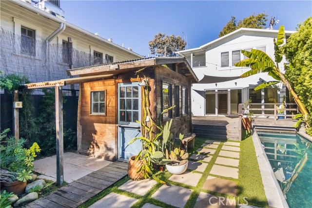 Detail Gallery Image 6 of 38 For 243 Windward, Venice,  CA 90291 - 2 Beds | 2 Baths