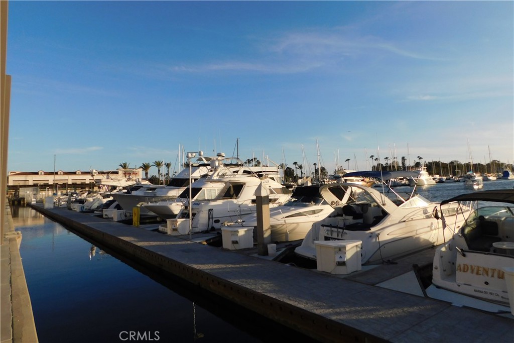 https://media.crmls.org/medias/10d6b910-bf8e-4325-91d8-4460d34fc626.jpg?preset=X-Large