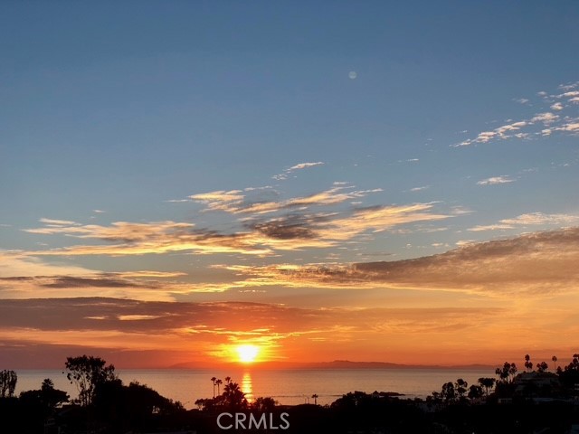 384 Loma, Laguna Beach CA: https://media.crmls.org/medias/10d6e1c6-2465-4cb1-bec7-cd82d1f67d7b.jpg