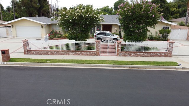 19128 Prairie Street, Northridge CA: https://media.crmls.org/medias/10d6f151-2f89-49bb-96e1-180bd61a79c2.jpg
