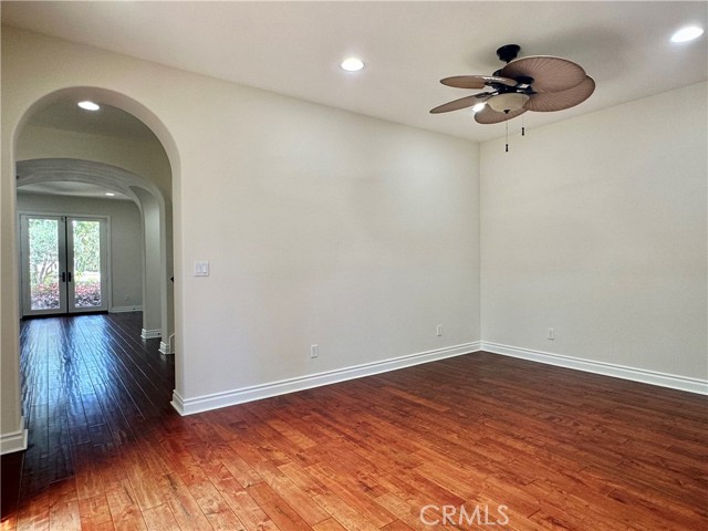 50 Winding Way, Irvine CA: https://media.crmls.org/medias/10d8df50-ccf5-49ba-a60a-a923053cac14.jpg