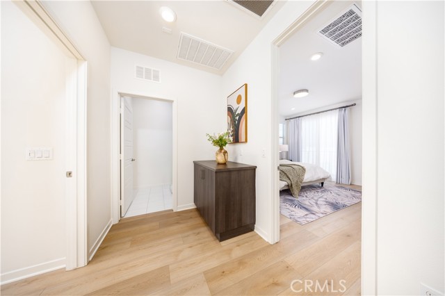 Detail Gallery Image 16 of 30 For 222 Harringay, Irvine,  CA 92618 - 3 Beds | 3/1 Baths