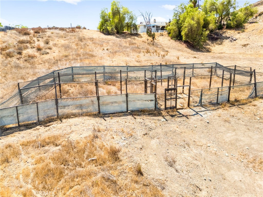 https://media.crmls.org/medias/10da3177-c661-435b-b82c-355ff46715f1.jpg?preset=X-Large