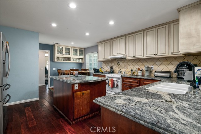 Detail Gallery Image 10 of 61 For 30356 Spray Dr, Canyon Lake,  CA 92587 - 4 Beds | 2/1 Baths
