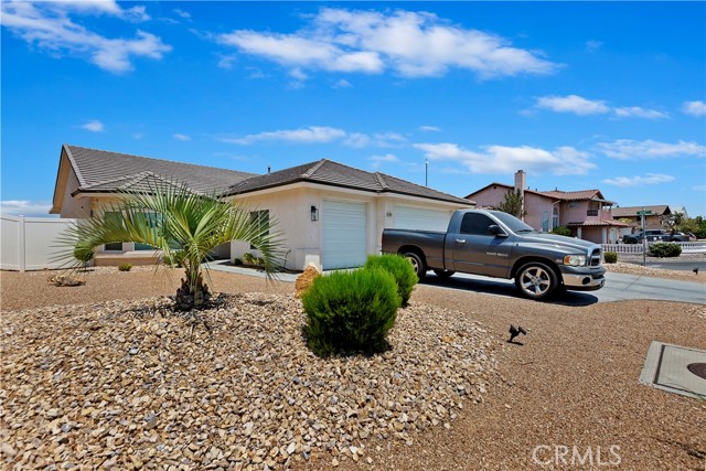 Detail Gallery Image 2 of 29 For 14027 Driftwood Dr, Victorville,  CA 92395 - 4 Beds | 2 Baths